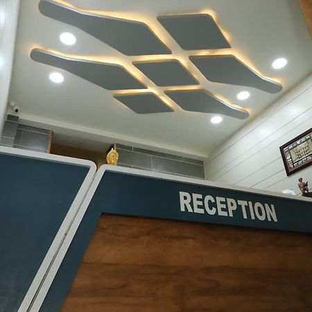 Hotel Dolphin Residency Pātan Zewnętrze zdjęcie
