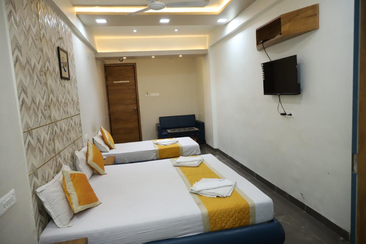 Hotel Dolphin Residency Pātan Zewnętrze zdjęcie