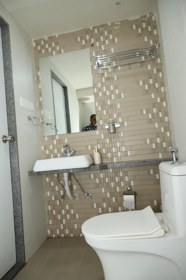 Hotel Dolphin Residency Pātan Zewnętrze zdjęcie