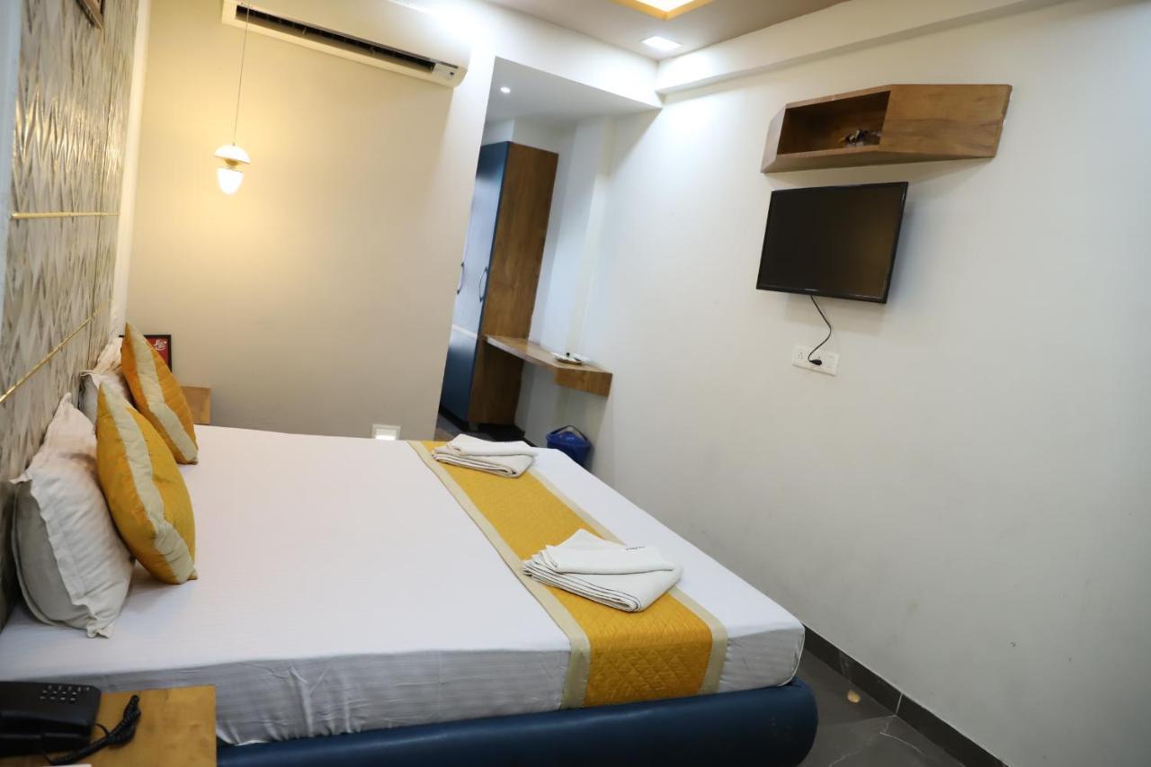 Hotel Dolphin Residency Pātan Zewnętrze zdjęcie