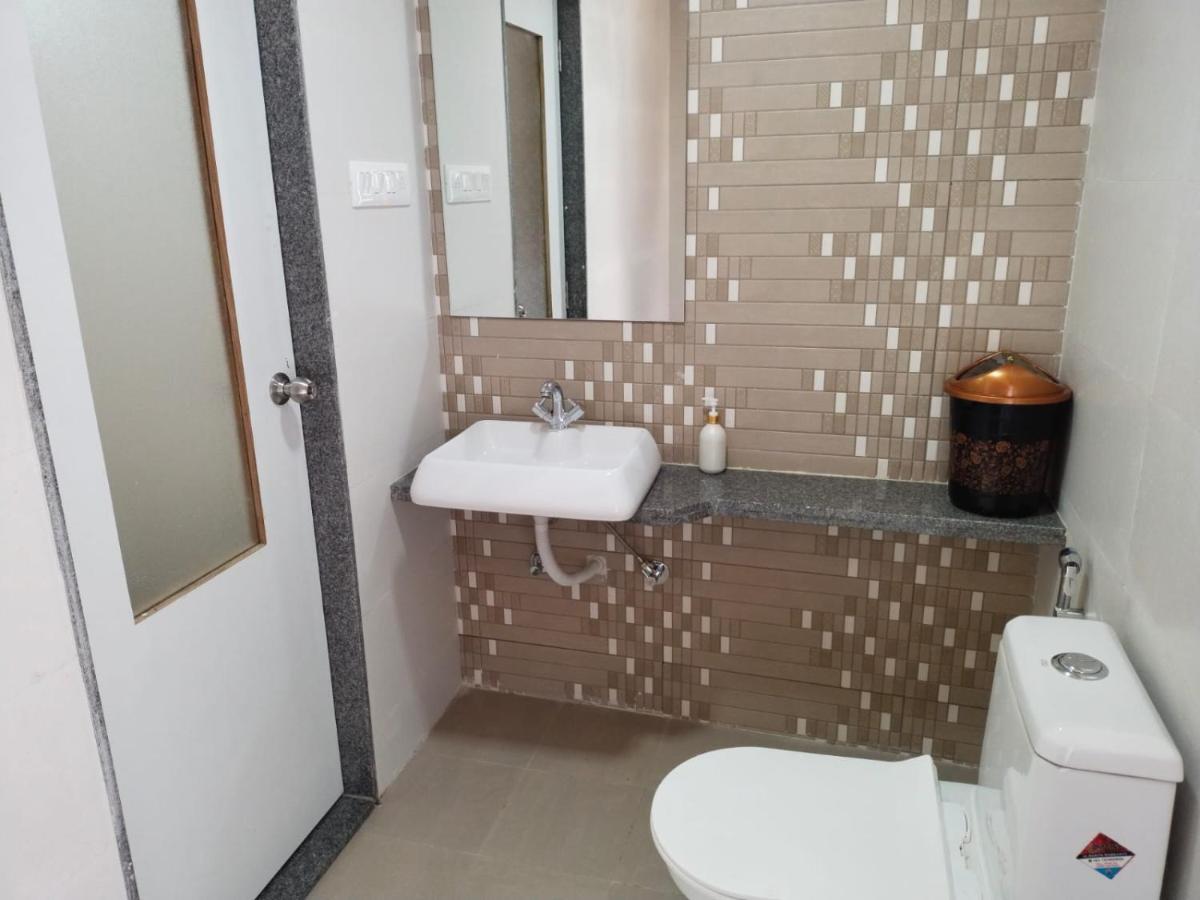Hotel Dolphin Residency Pātan Zewnętrze zdjęcie