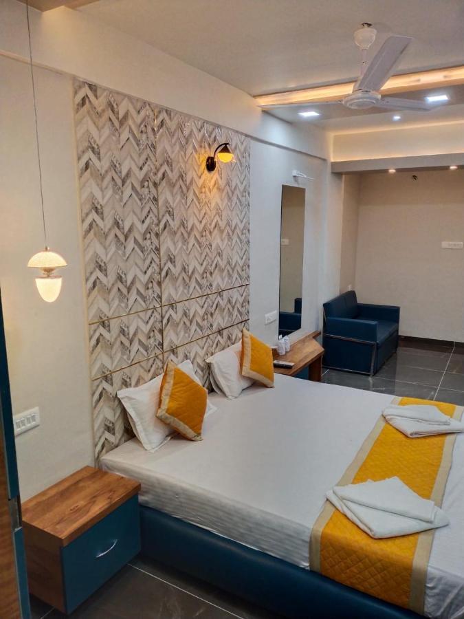 Hotel Dolphin Residency Pātan Zewnętrze zdjęcie