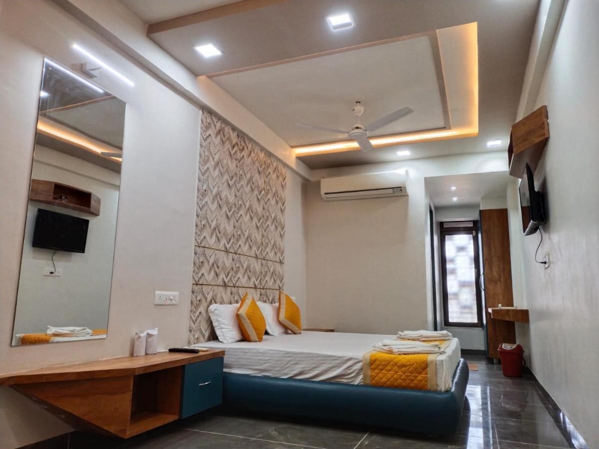 Hotel Dolphin Residency Pātan Zewnętrze zdjęcie