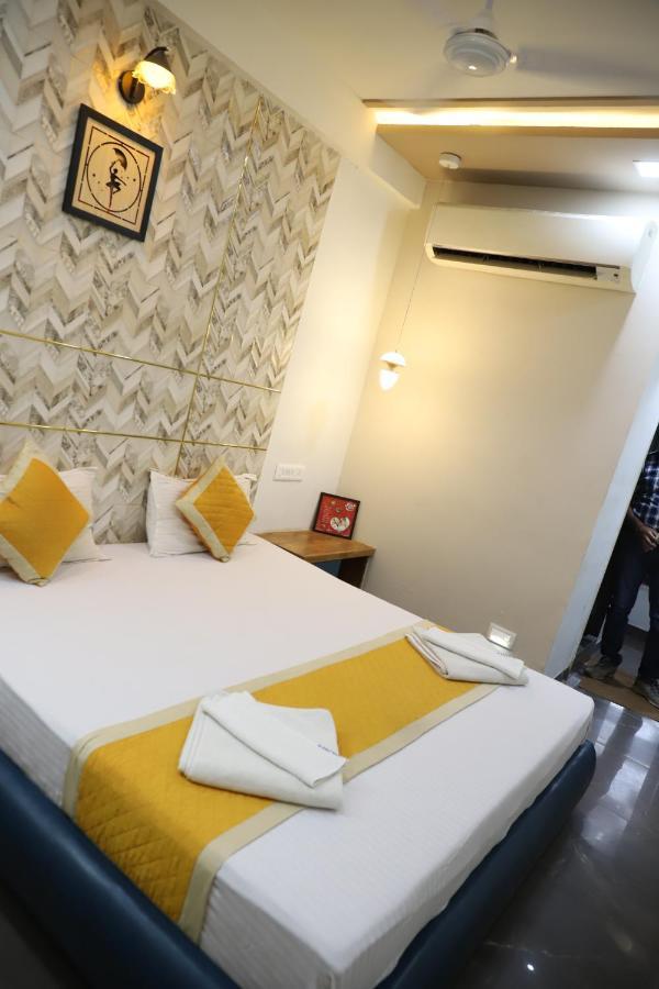 Hotel Dolphin Residency Pātan Zewnętrze zdjęcie