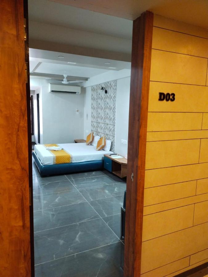 Hotel Dolphin Residency Pātan Zewnętrze zdjęcie