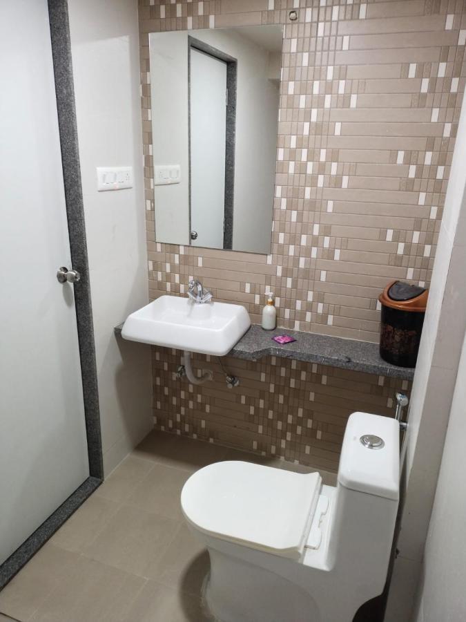 Hotel Dolphin Residency Pātan Zewnętrze zdjęcie